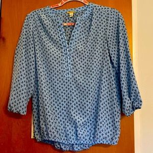 Dana Buchman size small shirt.